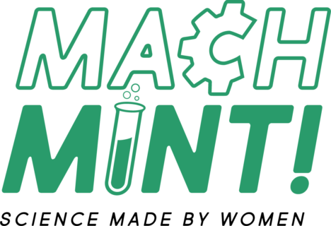 Auf dem Bild ist das Logo von Mach MINT! Science made by women zu sehen. Dabei ist auf einem weißen Hintergrund ein günes Mach MINT zu sohen, wobei das C einem Zahnrad und das I einem Reagenzglas entspricht. Das Scienc made by women steht kleiner darunter in schwarz. Alles ist in Großbuchstaben und der gleichen Schriftart gehalten.